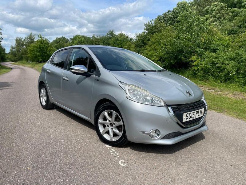 PEUGEOT 208