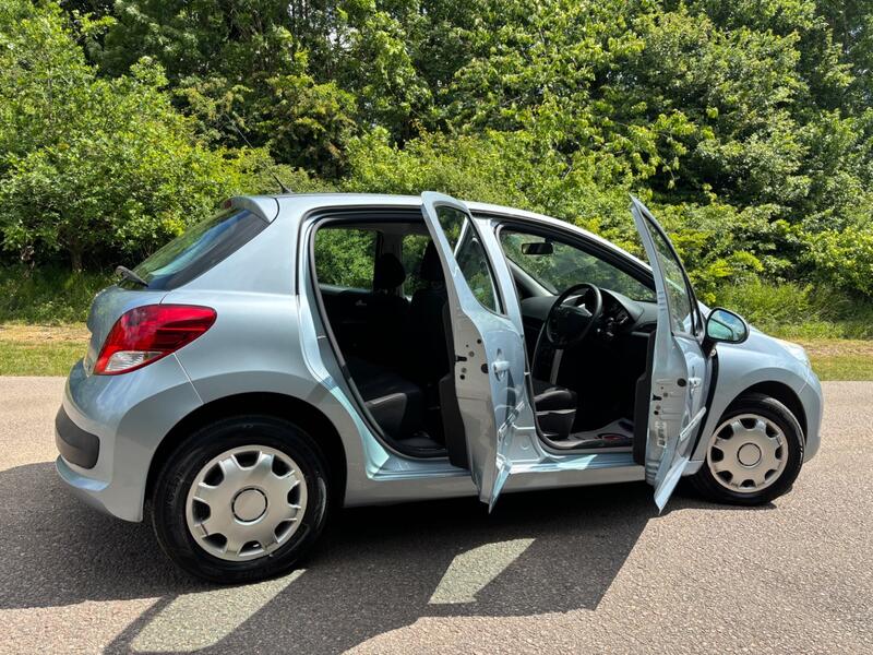 PEUGEOT 207