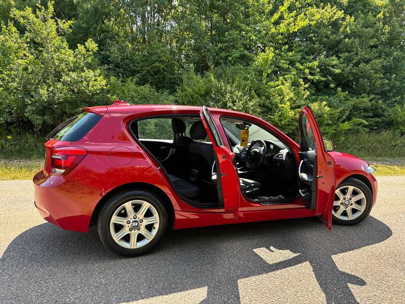 BMW 1 SERIES